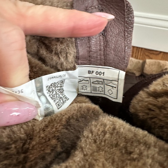 UGG - Picture 6 of 6